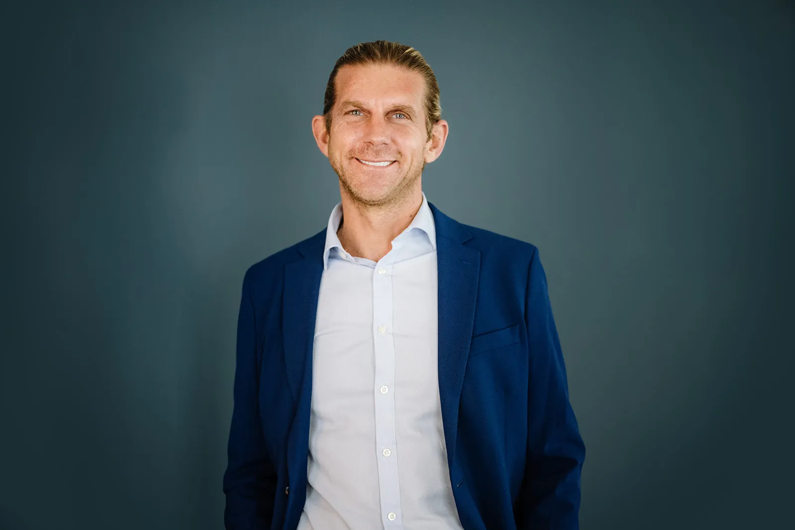 Businessportrait Wien – professionelles Mitarbeiterportrait von Walter Skokanitsch