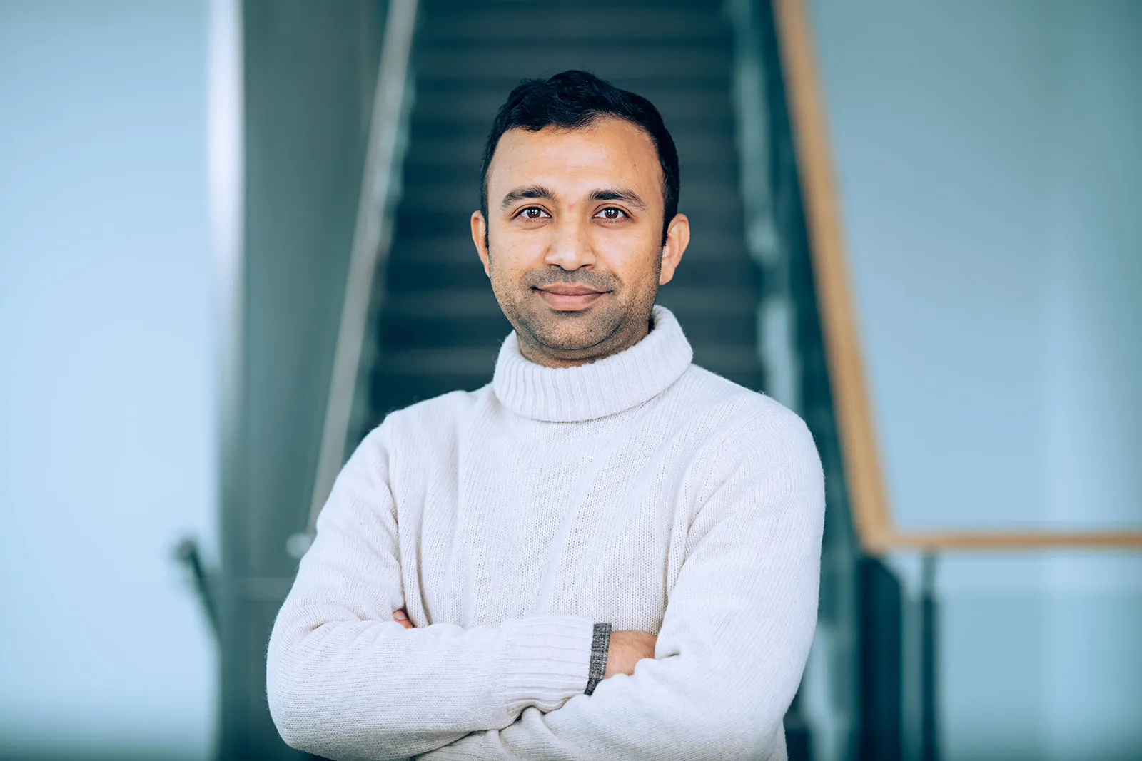 Businessportrait Wien – Mitarbeiterportrait in Unternehmensumgebung von Walter Skokanitsch